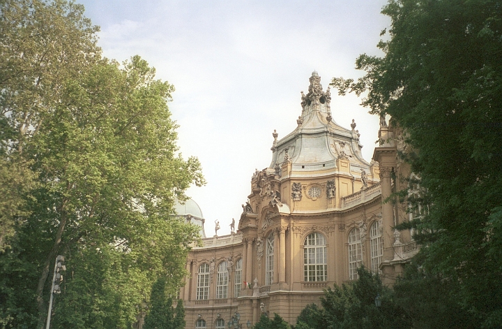 27 Budapest - Vajdahunyad Castle.jpg - ASCII